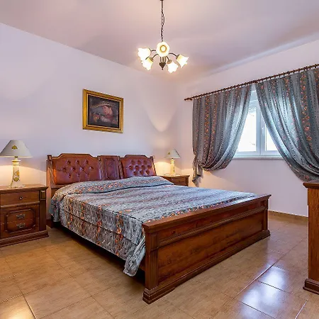 Dom wakacyjny Casa Vesna *